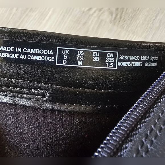 Clarks Collection Emily Holly Black Ankle Boots - Size 7.5M - Picture 10 of 10